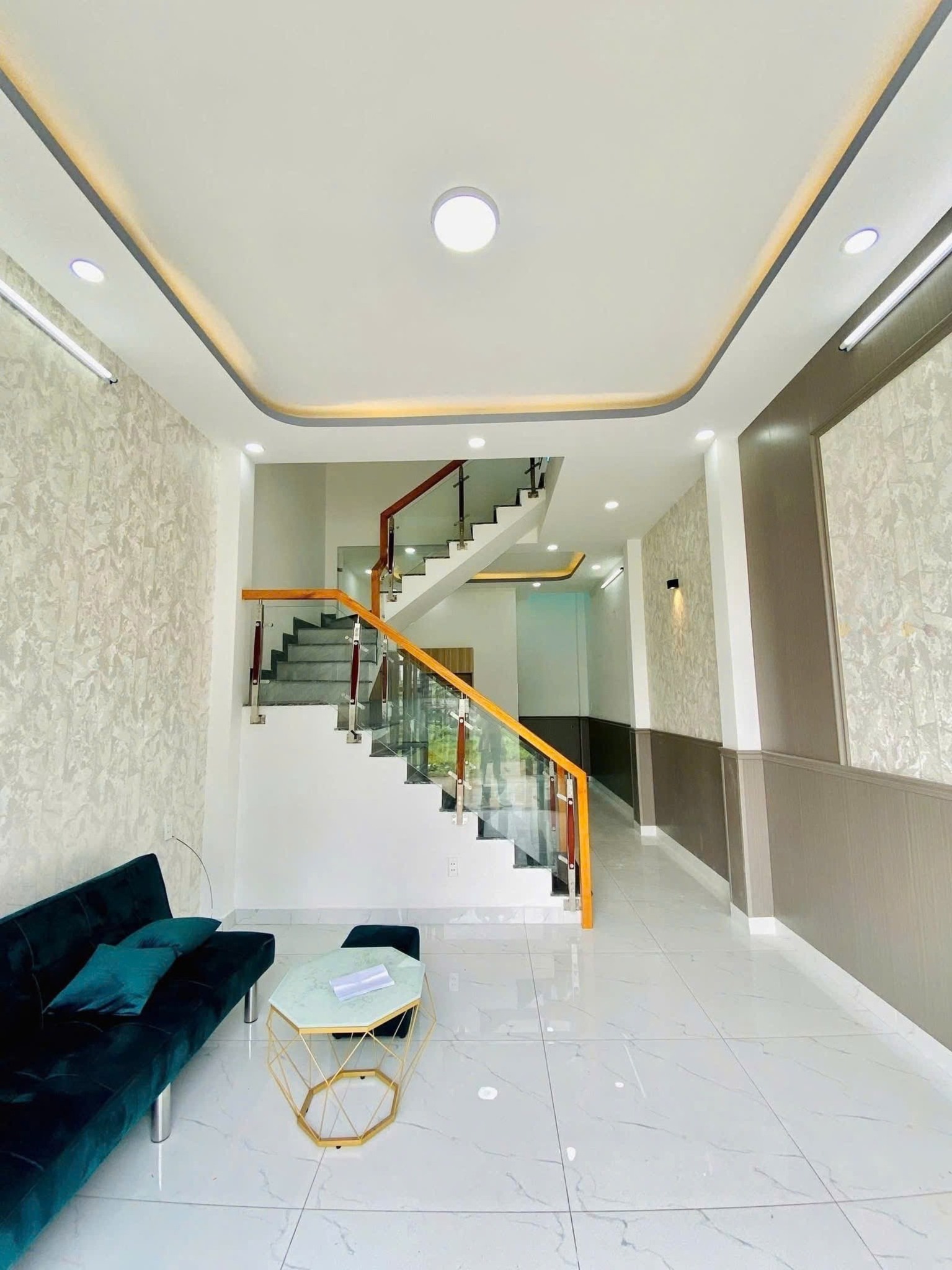 Nhà nhỏ xinh 1 trệt 1 lầu 36m2 bao SHR giá tốt, chưa tới 700tr - Ảnh chính